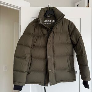 Women’s Aritzia Superpuff Like-New